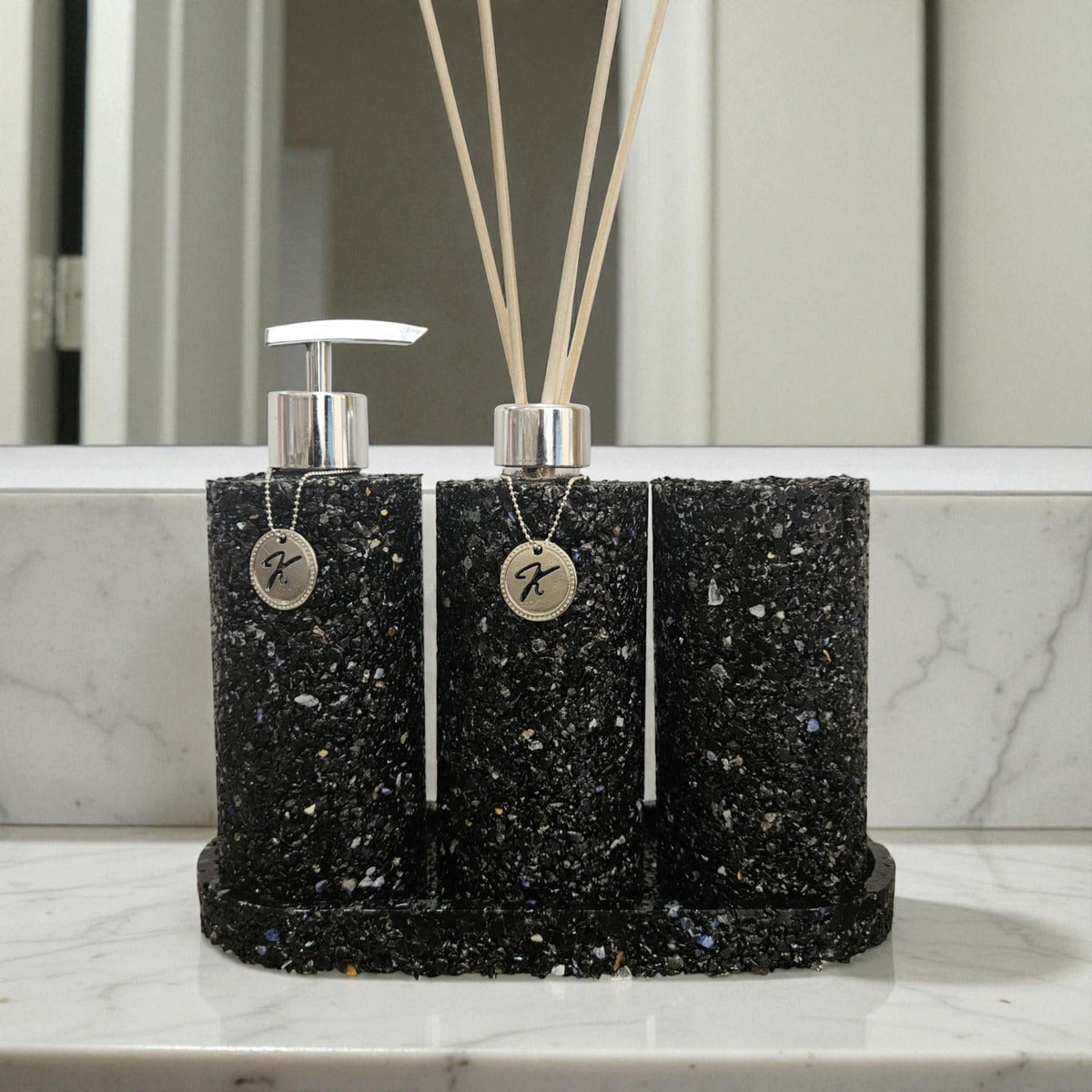 Kit Trio Aromatizador, Saboneteira, Porta Escova e Bandeja Em Pedra Quartzo Pedra Negra