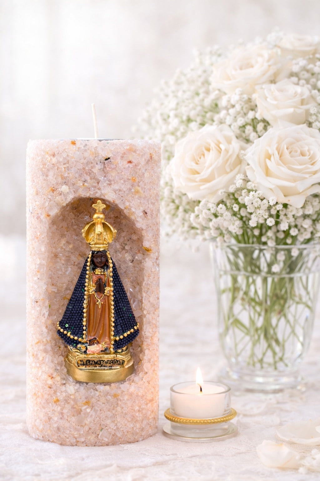 Vela Aromática Nossa Senhora Aparecida em Quartzo Rosa – Escultura Religiosa e Aromaterapia