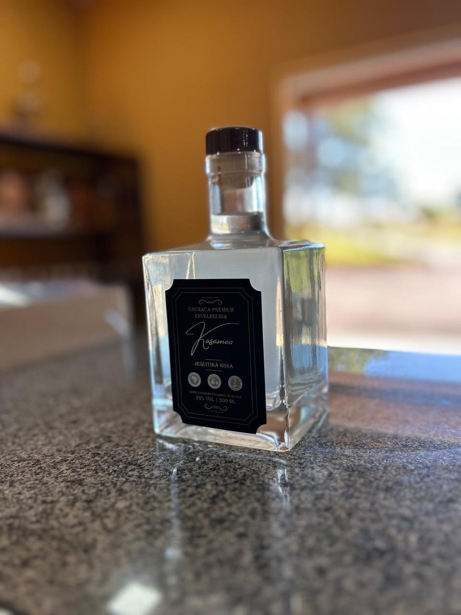 Cachaça Kasameo Envelhecida No Barril De Jequitibá Rosa