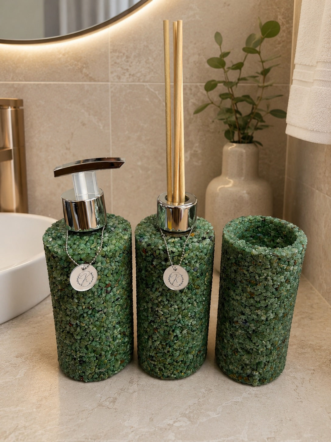 Kit Trio Aromatizador, Saboneteira, Porta Escova e Bandeja Em Pedra Quartzo Verde