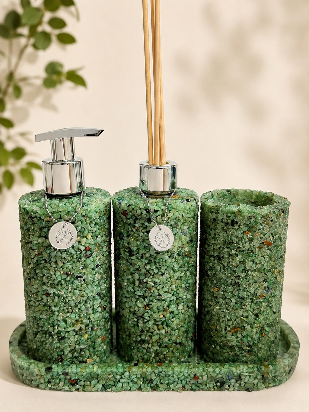 Kit Trio Aromatizador, Saboneteira, Porta Escova e Bandeja Em Pedra Quartzo Verde
